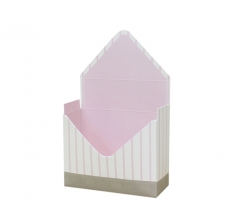 Коробка 170*140*60 мм, молочная в тонкую розовую полоску